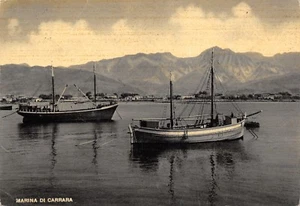 5159) MARINA DI CARRARA (MASSA) PANORAMA DAL MARE, DUE BARCHE. VIAGGIATA  1952. - Picture 1 of 2