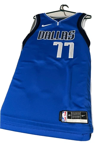 NBA Nike Luka Doncic Basketball Jersey, Youth Large, Dallas, Blue Cover
