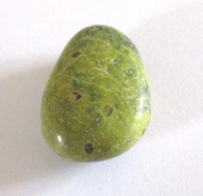 1 Tropfen ~~ Stichtit in Serpentin ~~ Heilstein ~~ Schmuckstein ~~ gebohrt* - Bild 1 von 4