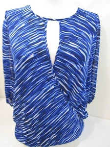 VINCE CAMUTO PRINT TOP SIZE XS NEW WITH TAG - Picture 1 of 5