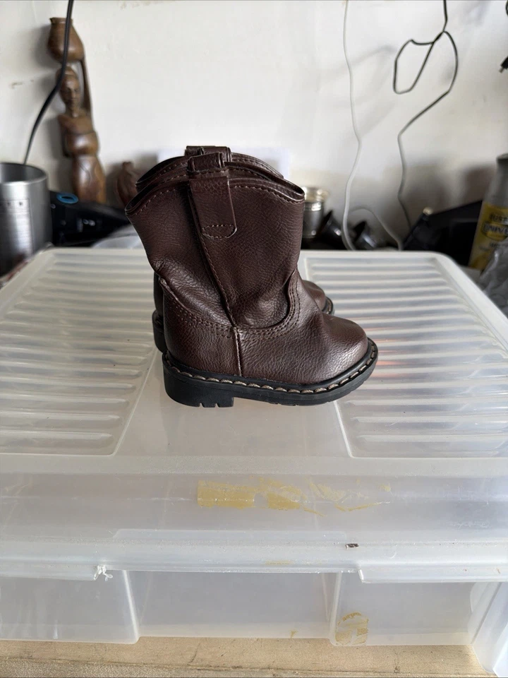 Garanimals 学步儿童男孩棕色靴子 3 码(美国)- 人造皮革 — 第 1/4 张图片