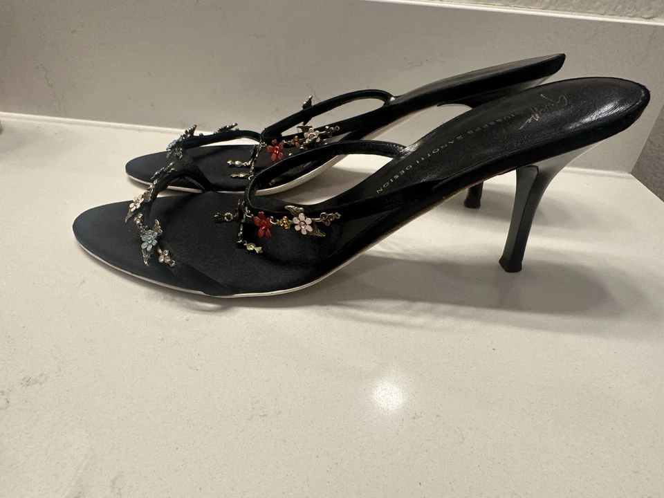 Женские туфли на каблуке с котятами Guiseppe Zanotti - Изображение 1 из 4