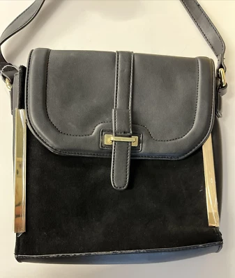 Bolsa tiracolo feminina French Connection Finn (preta preta) - Imagem 1 de 4