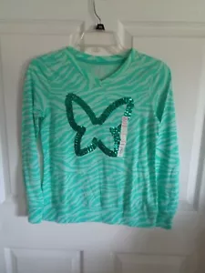 Camicia/top nuova con etichette - bambina - SO - verde - paillettes farfalla - taglia 12,5 - Foto 1 di 1