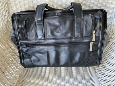 Bolso de negocios Colehann de cuero para computadora portátil Foto 1 de 4