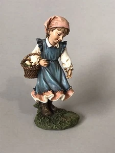 Girl figurine, small girl figurine, girl with scar, girl with basket, girl gift - Picture 1 of 9
