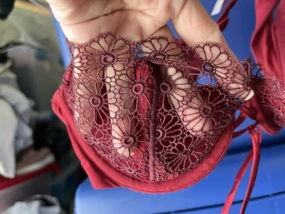 VICTORIA SECRET VERY SEXY GORGEOUS UNIQUE CROCHET LACE CLUB PARTY BRA 34A - Image 1 of 4