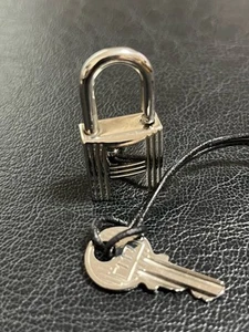 HERMÈS Cadena Padlock No.117 with 1 Key Bag Charm Lock Silver - Picture 1 of 10