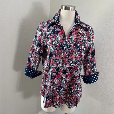 Blusa camisa abotonada manga 3/4 floral mediana sin hierro Chaps para mujer Foto 1 de 4