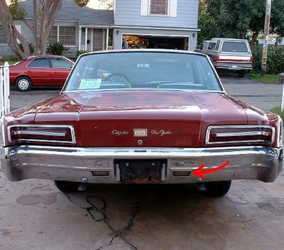 Chrysler New Yorker 1966 4 puertas hdtp luz de respaldo derecha Foto 1 de 4