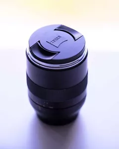 Carl zeiss 100mm f2 (canon fit) - Picture 1 of 5