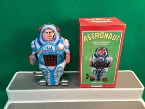 Juyou JMT 53 Astronaut - Wind-Up Walking with Sparks - Picture 1 of 7