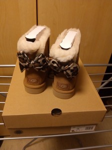 ugg mini bailey bow chestnut