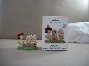 2010 Hallmark Halloween Keepsake Ornament "I Got A Rock" Peanuts Gang with Box - Picture 1 of 6