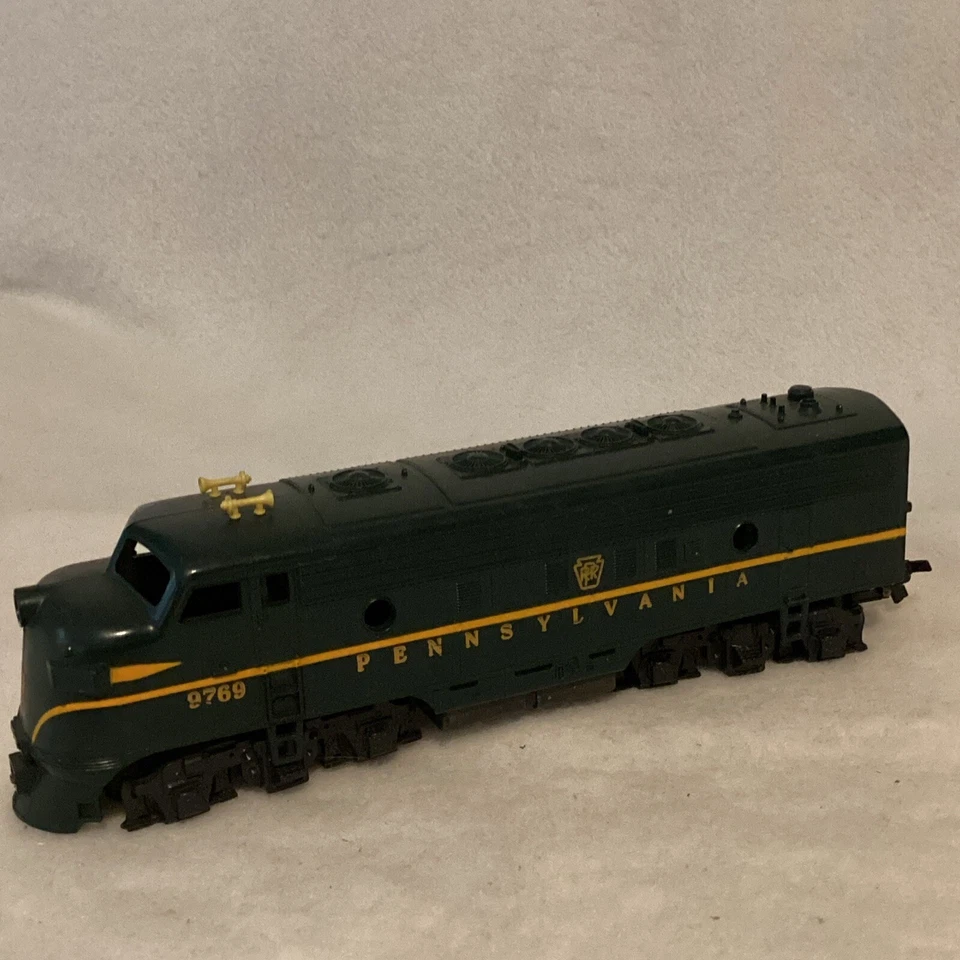 4C Tyco HO Electric Diesel Pennsylvania Engine F9 A Unit Powered Lighted Freight - Image 1 of 4