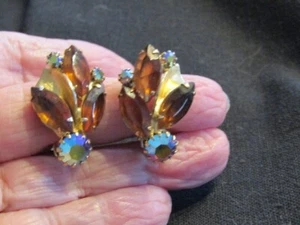 VINTAGE WEISS AMBER TOPAZ /BLUE AURORA BOREALIS STONES EARRINGS - Picture 1 of 7