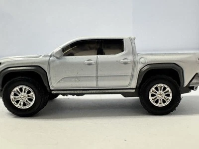 Cambio de rueda suelta Matchbox 2025 2024 Toyota Tacoma 65/125 Foto 1 de 4