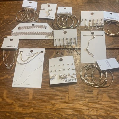 Lote Forever 21 de 12 brincos de ouro pulseiras corrente de mão tornozeleira colares de ouro - Imagem 1 de 4
