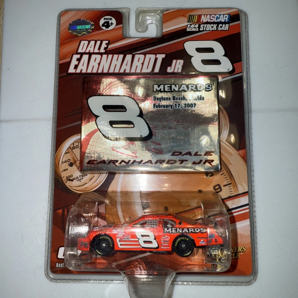 2007 #8 Dale Earnhardt Jr. Menards Daytona Beach 1/64 coche fundido a presión y tarjeta coleccionable Foto 1 de 4