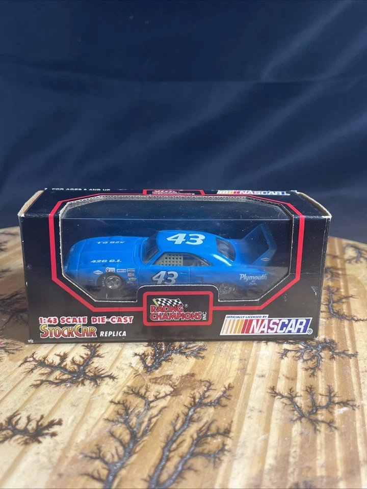 1:43 Scale NASCAR RICHARD PETTY 1970 70 PLYMOUTH SUPERBIRD RACING CHAMPION - Image 1 of 4