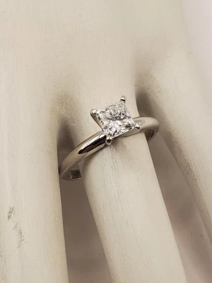 Juego solitario corte princesa 0,77 quilates certificado GIA en platino ~6,75~ Foto 1 de 4