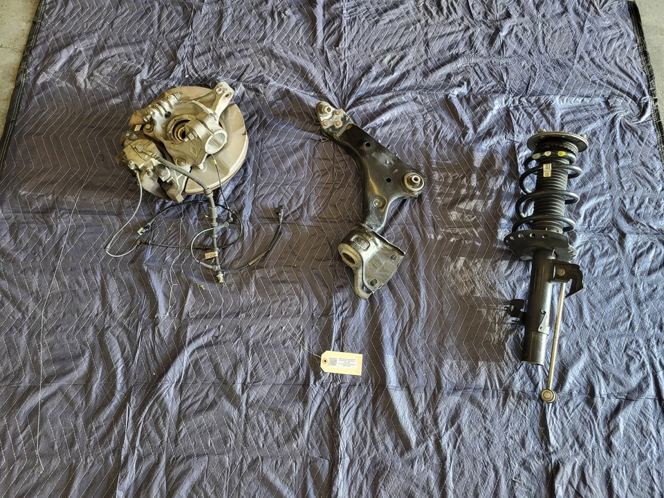 Land Rover Discovery Sport 2019 2,0 L AWD suspensión delantera izquierda rodilla usado OEM Foto 1 de 4