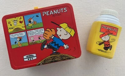 Lancheira de metal vermelha Charlie Brown Peanuts 1965-70 com garrafa térmica amarela - Imagem 1 de 4