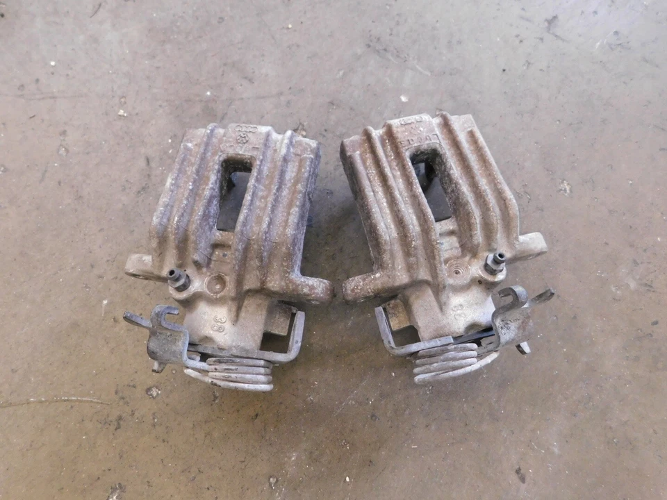 Pinzas de freno traseras para conductor y paso 8E0615423A 8E0615424A Audi C5 A6 Allroad OEM Foto 1 de 1