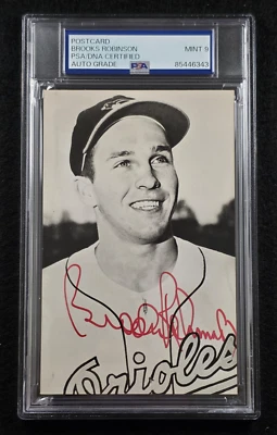 BROOKS ROBINSON Signed Real Photo Postcard-HOF-BALTIMORE ORIOLES-PSA 9 Auto - Image 1 of 4