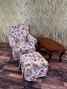 Dolls House - Armchair, Foot Stool and Coffee Table 1:12 Scale (Lot 612) - Picture 1 of 8