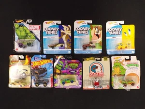 TV FILM CARTOON FIGUR KONVOLUT (9) DRUCKGUSS FAHRZEUGE AUF ORIGINAL KARTEN - Bild 1 von 20