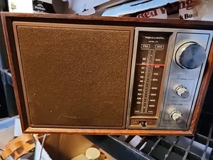Vintage Realistic MTA-11 AM FM Radio Model 12-690A Tested - Works - Picture 1 of 4