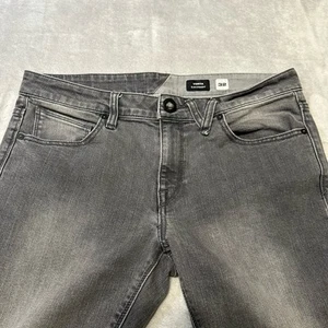 Pantalones de mezclilla Volcom para hombre 32x32 negros lavados claros o grises ajustados rectos elásticos tiro bajo - Imagen 1 de 12