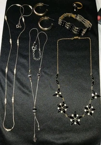 Vtg Jewelry Lot 7 Pieces: 2 Pairs Hoop Earrings 2 Necklaces 3-piece Jewelry Set - Picture 1 of 11