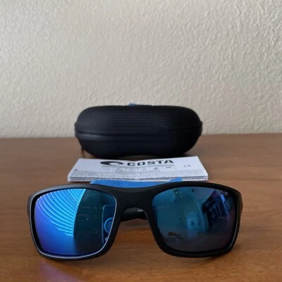 Gafas de sol rectangulares Costa Del Mar punta blanca para hombre - negro mate/azul 58 mm Foto 1 de 4