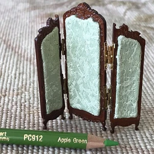 Bespaq Carved Walnut Finish Screen Room Divider GreenFabric 1:24 1/2" Scale 2570 - Picture 1 of 3