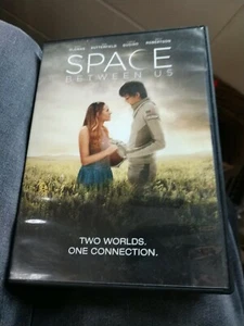 Space between us (2016) - Bild 1 von 2