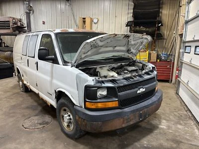 Used Front Center Interior Rear View Mirror fits: 2006 Chevrolet Express 2500 va - Image 1 of 4