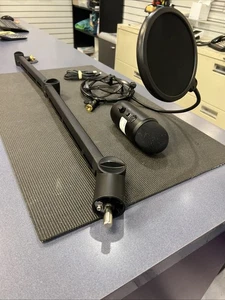 Blue Yeti Blackout USB Microphone /USB Camera logic/USB Speaker. - Picture 1 of 6