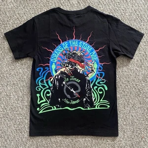 QOTSA Queens of the Stone Age T Shirt Mens Small S In Times New Roman Black 2023 - Picture 1 of 10
