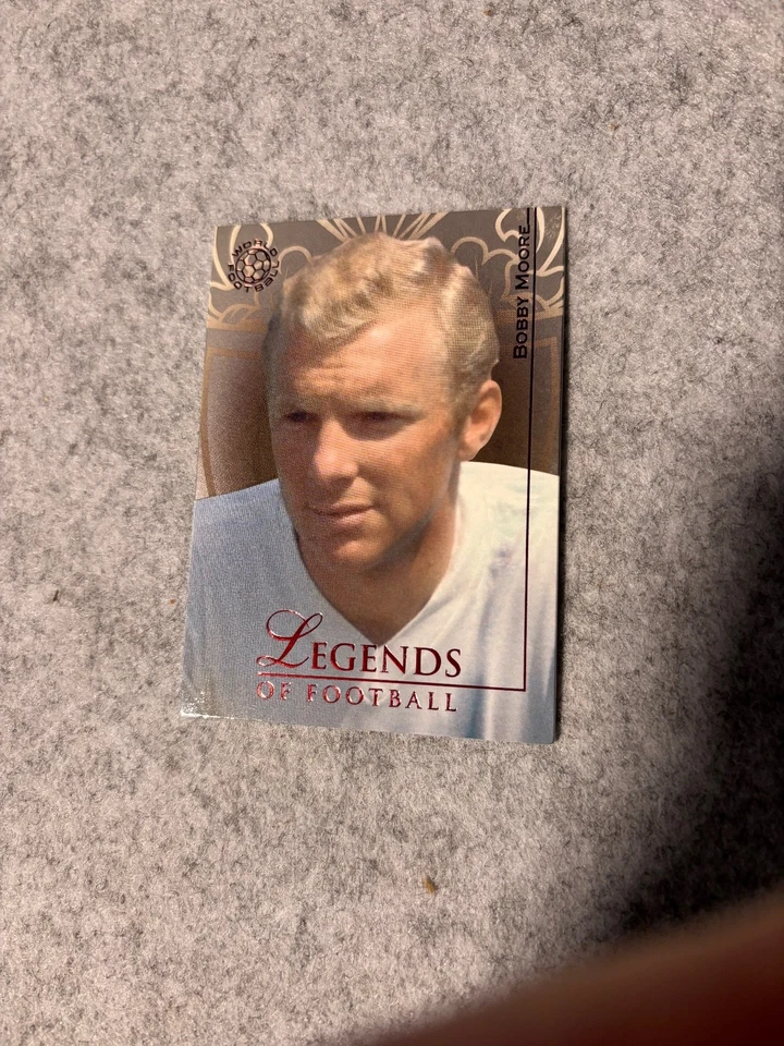 RARE 2008 FUTERA WORLD FOOTBALL - BOBBY MOORE - ENGLAND - L/E RUBY CARD /225 - Image 1 of 2