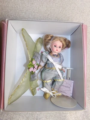 亚历山大夫人娃娃“紫色闪耀蜻蜓仙女”带悬挂标签/支架/真品证明和盒子 — 第 1/4 张图片