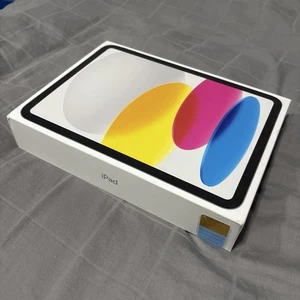 Apple iPad 11th Generation - Silver 128 GB - Sealed - Picture 1 of 9