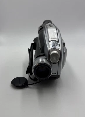 Panasonic Palmcorder PV-L453D VHS-C 20X Optical 750 Digital Battery & Charger  - Image 1 of 4