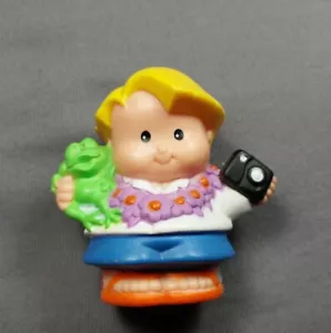 Little People Tourist Eddie with Camera and Frog 2001 Fisher Price Mattel 2" - Picture 1 of 3