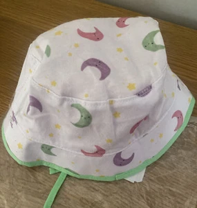 United Colors Of Benetton Baby Girl Bucket Hat Age 9-12 Months, Chin Straps Bnwt - Picture 1 of 7