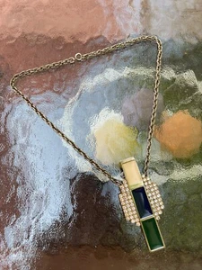 Rara Collana con Ciondolo Art Déco Vintage Celebrity New York - Smalto e Strass - Foto 1 di 4