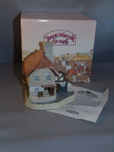David Winter Cottages THE BOAT HOUSE British Traditions Collection w/ Box & COA - Picture 1 of 6