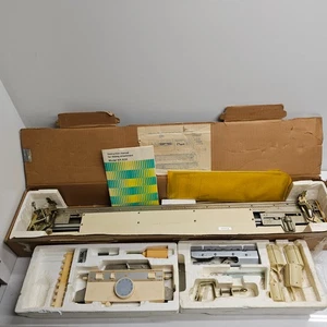 Brother KR-830 Rippenaufsatzmaschine mit Anleitungen Teile Vintage Strickwerkzeug - Bild 1 von 9