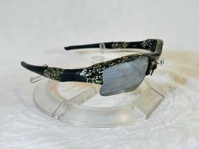 Gafas de sol Oakley personalizadas antiaéreas camuflaje salpicaduras con lentes espejadas negras Foto 1 de 4